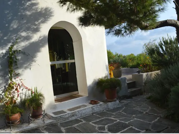 1-bedroom Detached House In Rafina, Greece (80 M²)