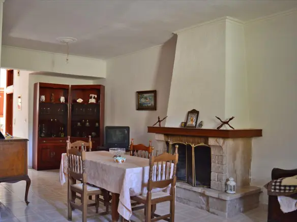 5-bedroom Detached House In Greece (200 M²)