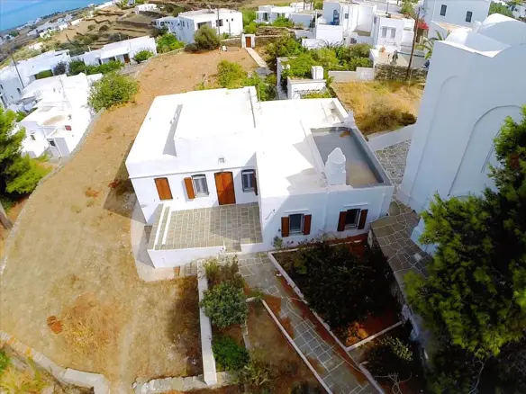 3-bedroom Detached House In Greece (159 M²)