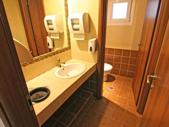 Commercial Property In Kalamaria, Greece (250 M²)