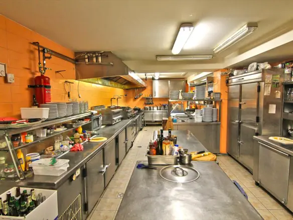 Commercial Property In Kalamaria, Greece (250 M²)