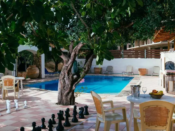Hotel In Agios Nikolaos, Greece (1.500 M²)