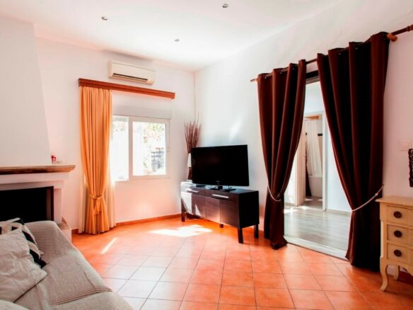 Business In Greece (800 M²)