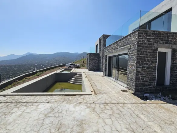 2-bedroom Villa In Agios Nikolaos, Greece (197 M²)