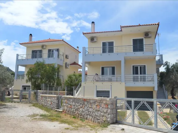 4-bedroom Maisonette In Saronikos, Greece (152 M²)