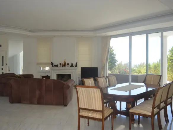 5-bedroom Villa In Kalivia Thorikou, Greece (490 M²)