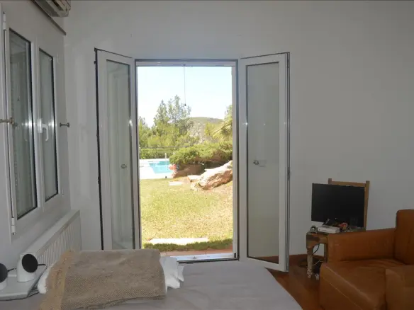 5-bedroom Villa In Kalivia Thorikou, Greece (490 M²)