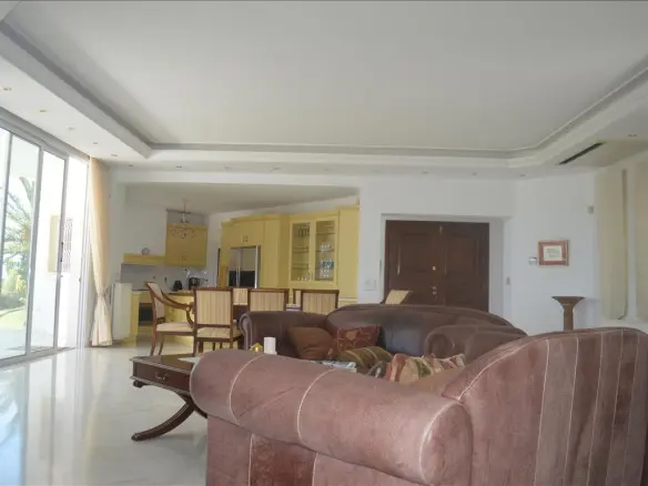5-bedroom Villa In Kalivia Thorikou, Greece (490 M²)