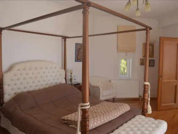 5-bedroom Villa In Kalivia Thorikou, Greece (490 M²)