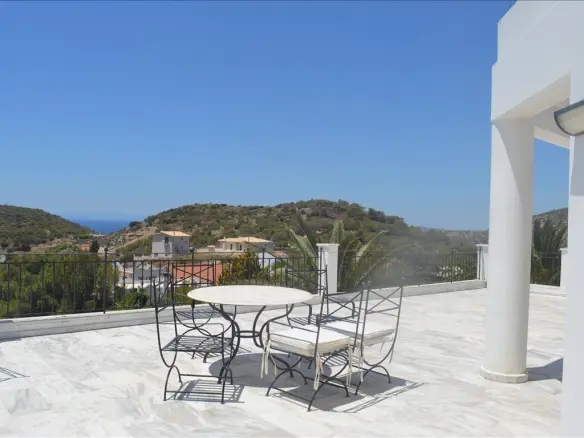 5-bedroom Villa In Kalivia Thorikou, Greece (490 M²)