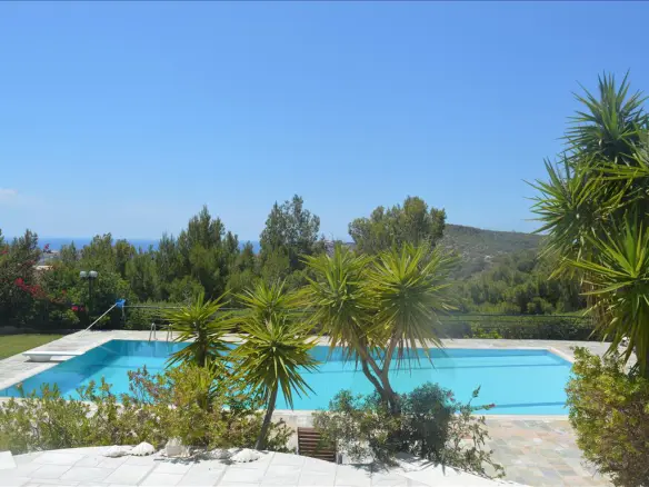 5-bedroom Villa In Kalivia Thorikou, Greece (490 M²)