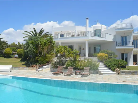 5-bedroom Villa In Kalivia Thorikou, Greece (490 M²)