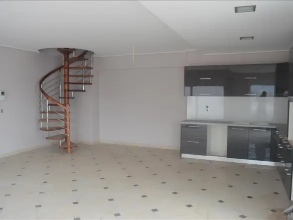 3-bedroom Maisonette In Center – Port, Greece (141 M²)