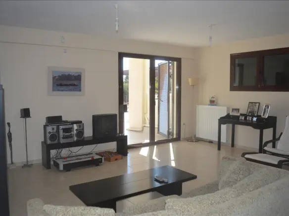 5-bedroom Detached House In Loutraki-perachora, Greece (270 M²)