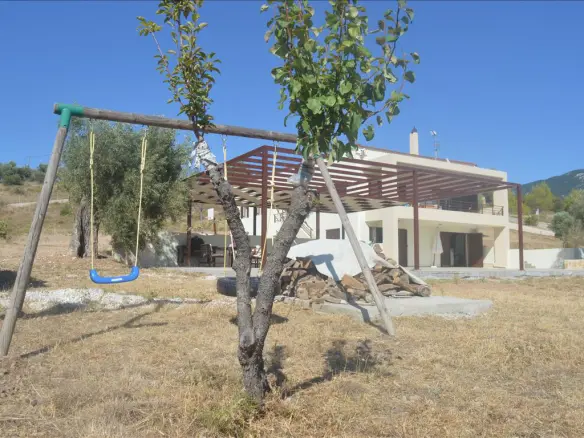 5-bedroom Detached House In Loutraki-perachora, Greece (270 M²)