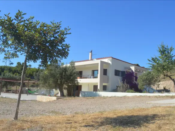 5-bedroom Detached House In Loutraki-perachora, Greece (270 M²)