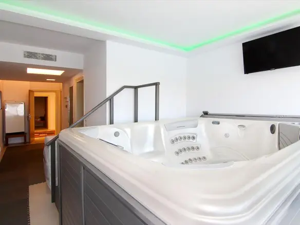 9-bedroom Villa In Anavissos, Greece (770 M²)