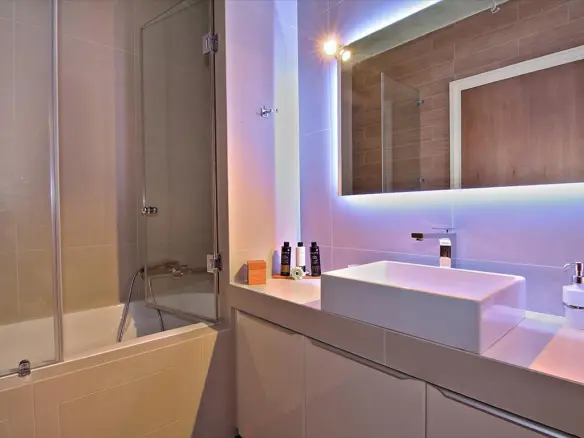 9-bedroom Villa In Anavissos, Greece (770 M²)