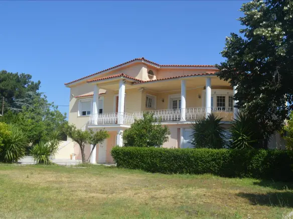 Detached House In Marousi, Greece (320 M²)