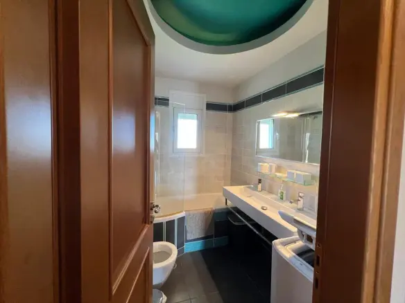 3-bedroom Detached House In Xilokastro, Greece (285 M²)