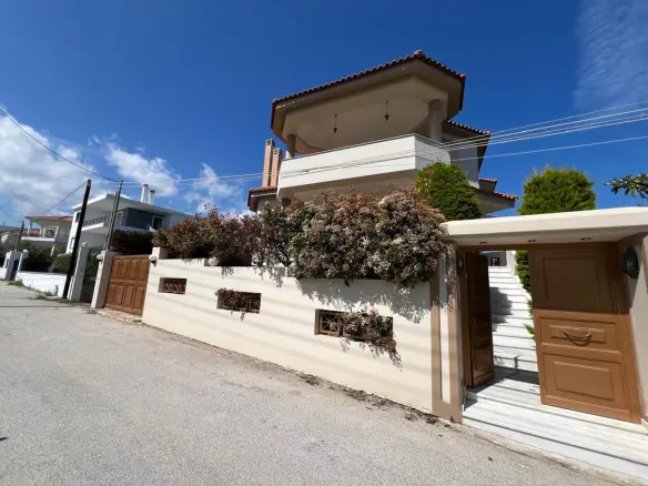 3-bedroom Detached House In Xilokastro, Greece (285 M²)