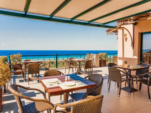 Hotel In Avlona, Greece (2.500 M²)