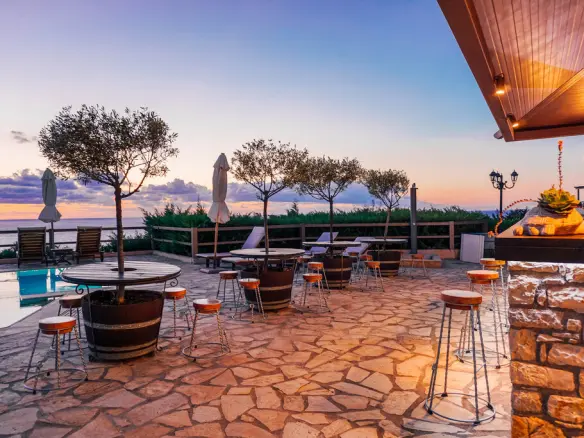 Hotel In Avlona, Greece (2.500 M²)
