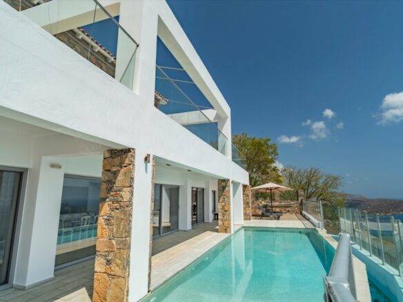 4-bedroom Villa In Agios Nikolaos, Greece (280 M²)