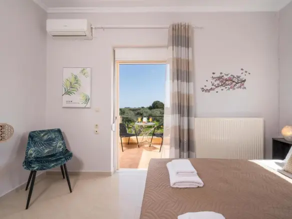 5-bedroom Business In Akrotiri, Greece (310 M²)