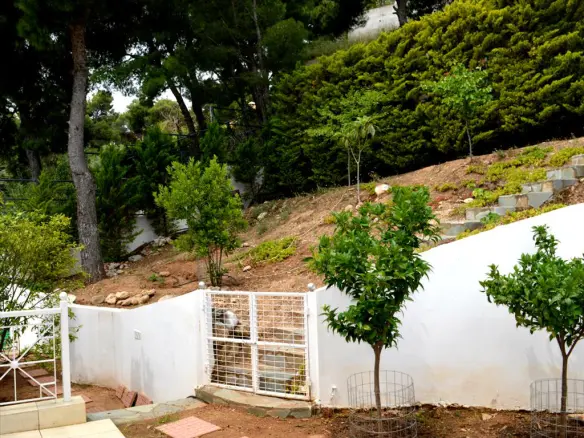 8-bedroom Detached House In Marathonas, Greece (260 M²)