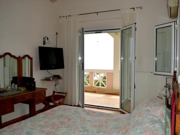 8-bedroom Detached House In Marathonas, Greece (260 M²)