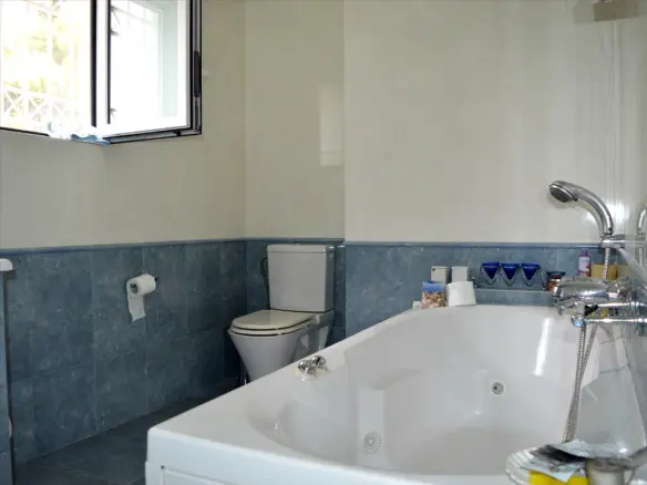 8-bedroom Detached House In Marathonas, Greece (260 M²)