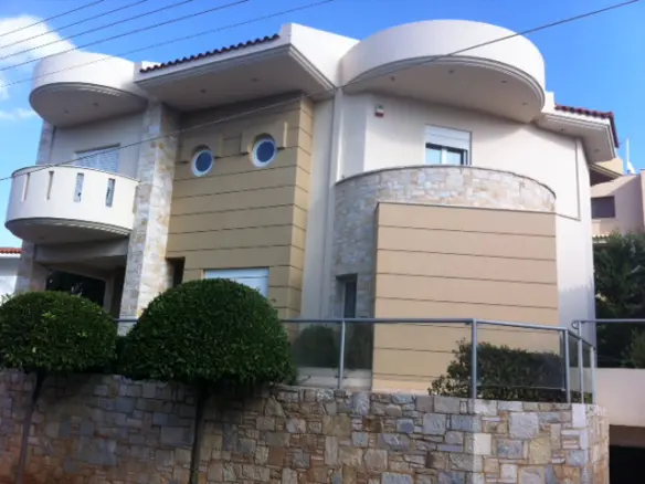 Detached 480 M² House Located In Athens
