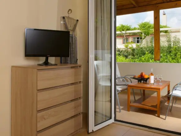 Hotel In Agios Nikolaos, Greece (1.500 M²)