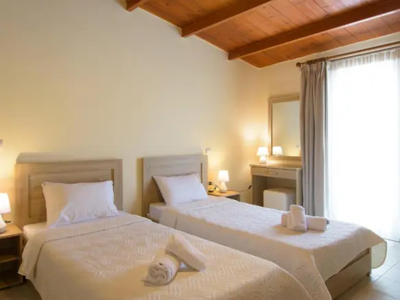 Hotel In Agios Nikolaos, Greece (1.500 M²)