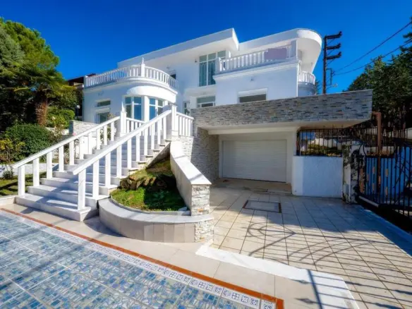 6-bedroom Villa In Oreokastro, Greece (584 M²)