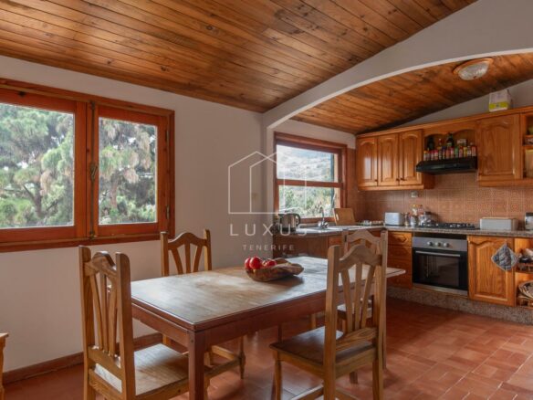 3-bedroom Country House In Icod De Los Vinos, Spain (195 M²)