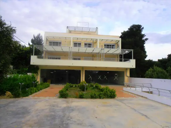 Detached House In Greece (670 M²)