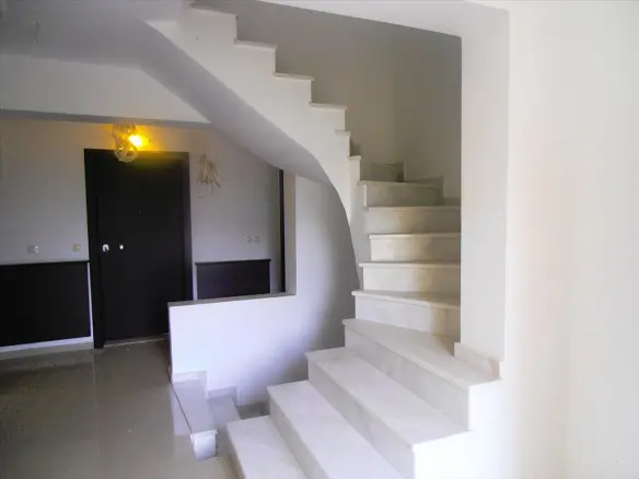 Detached House In Greece (670 M²)