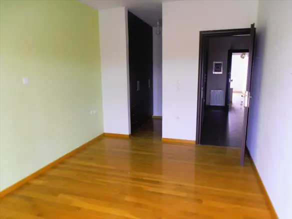 Detached House In Greece (670 M²)