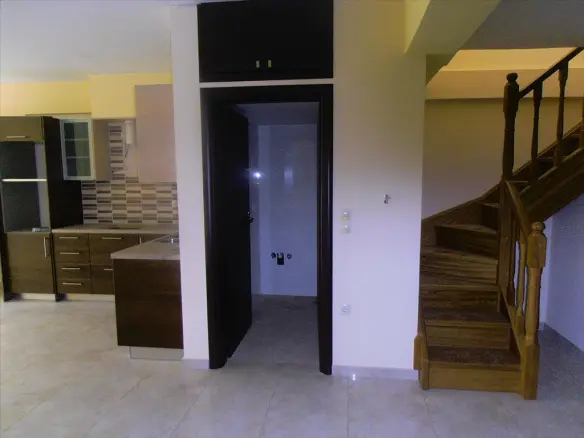 Detached House In Greece (670 M²)