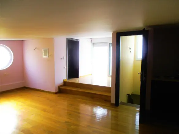 Detached House In Greece (670 M²)