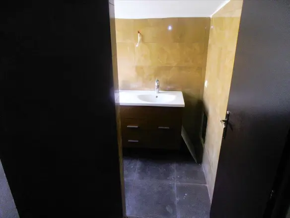 Detached House In Greece (670 M²)