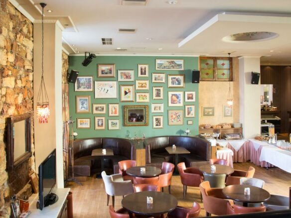Hotel In Aidipsos, Greece (1.500 M²)