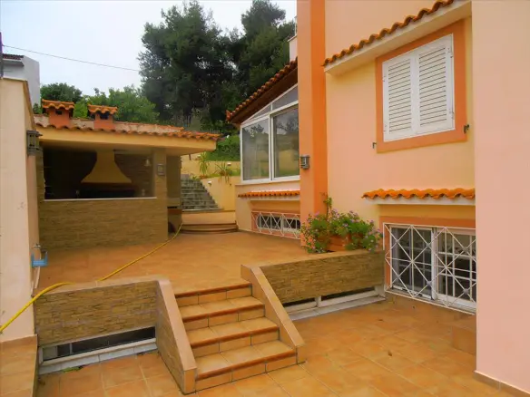 3-bedroom Maisonette In Marathonas, Greece (300 M²)