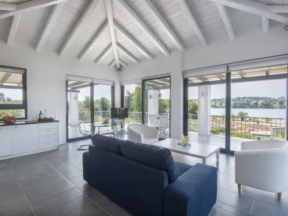 3-bedroom Detached House In Greece (136 M²)