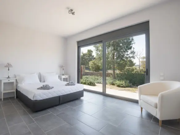 3-bedroom Detached House In Greece (136 M²)
