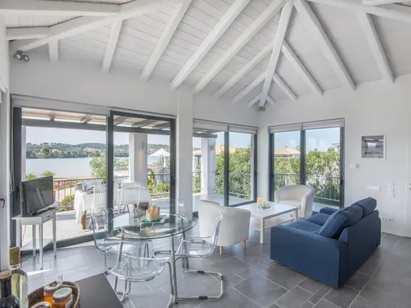 3-bedroom Detached House In Greece (136 M²)