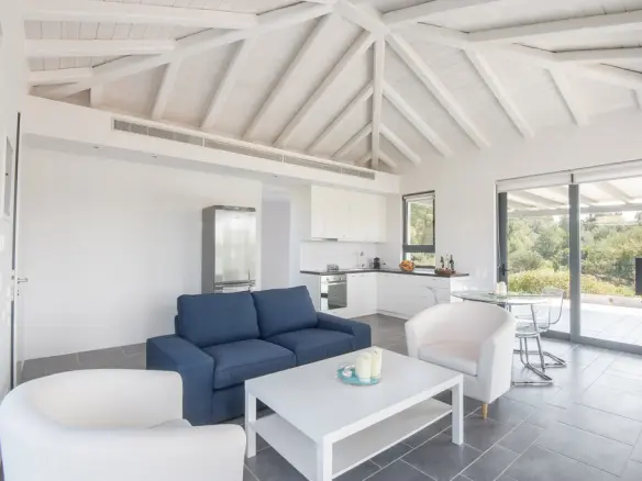 3-bedroom Detached House In Greece (136 M²)