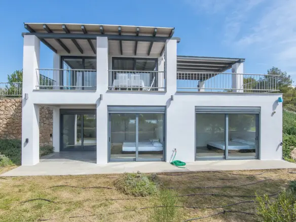 3-bedroom Detached House In Greece (136 M²)